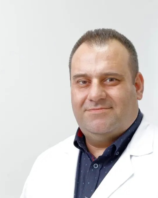 Портрет на доц. д-р Камен Каменов, основател на Медицински център Орто Пункт
